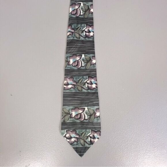 GIVENCHY MENS SILK TIE GREEN WITH FLORAL DESIGN - Picture 1 of 3